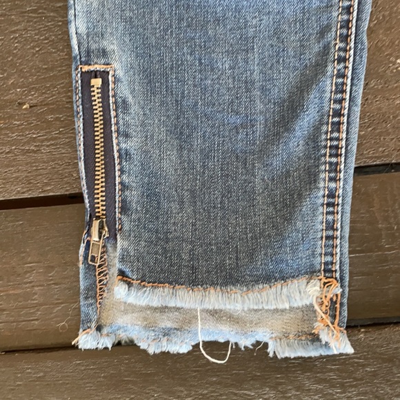 EUC Distressed Step Hem Ankle Jeans - Picture 5 of 6